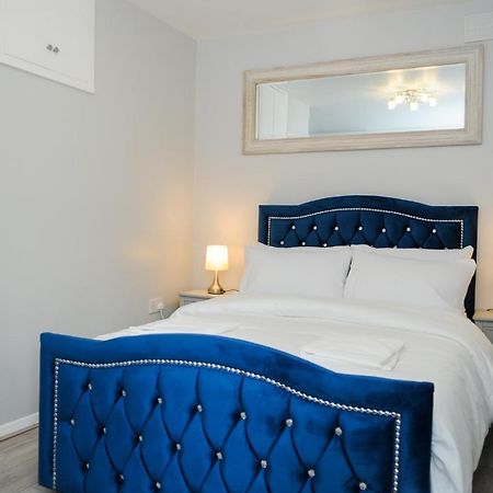 Greater London, 1 Bed London Flat, Parking, Nr Metro Stations, 15Mins To London Apartment ภายนอก รูปภาพ