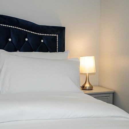 Greater London, 1 Bed London Flat, Parking, Nr Metro Stations, 15Mins To London Apartment ภายนอก รูปภาพ