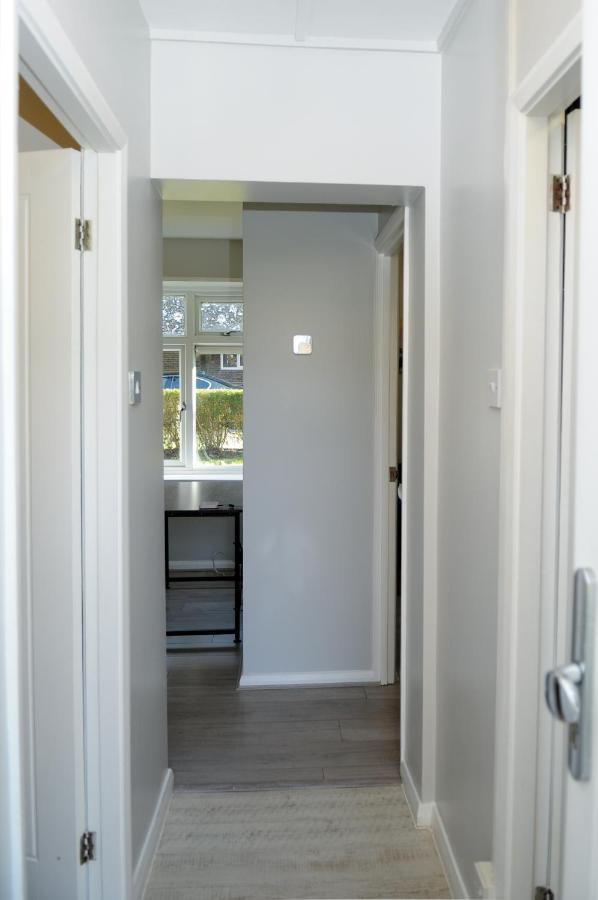 Greater London, 1 Bed London Flat, Parking, Nr Metro Stations, 15Mins To London Apartment ภายนอก รูปภาพ