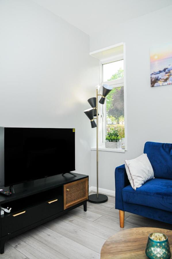 Greater London, 1 Bed London Flat, Parking, Nr Metro Stations, 15Mins To London Apartment ภายนอก รูปภาพ