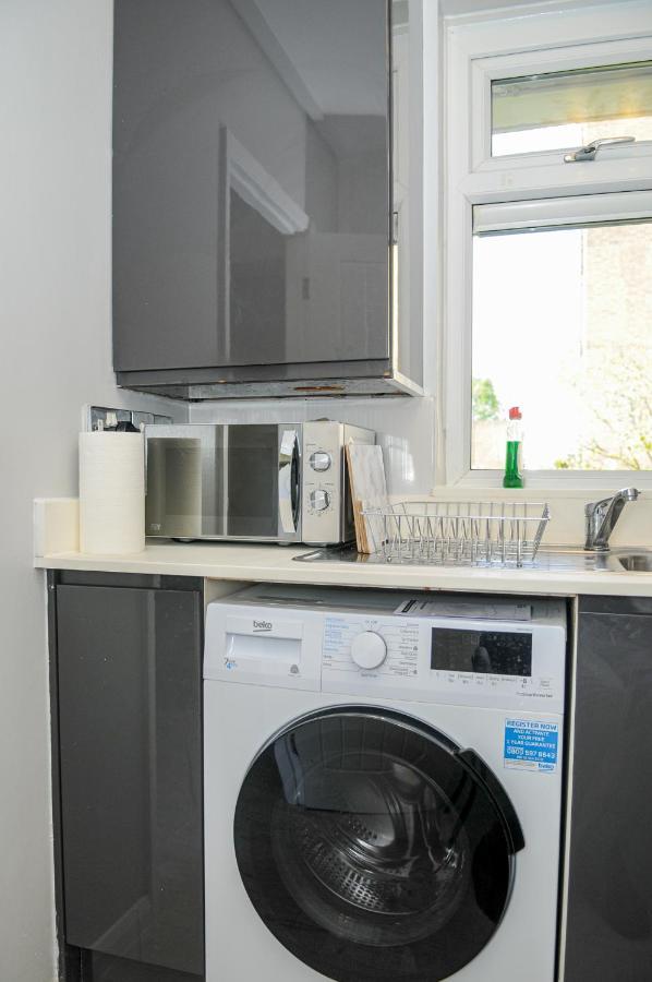 Greater London, 1 Bed London Flat, Parking, Nr Metro Stations, 15Mins To London Apartment ภายนอก รูปภาพ