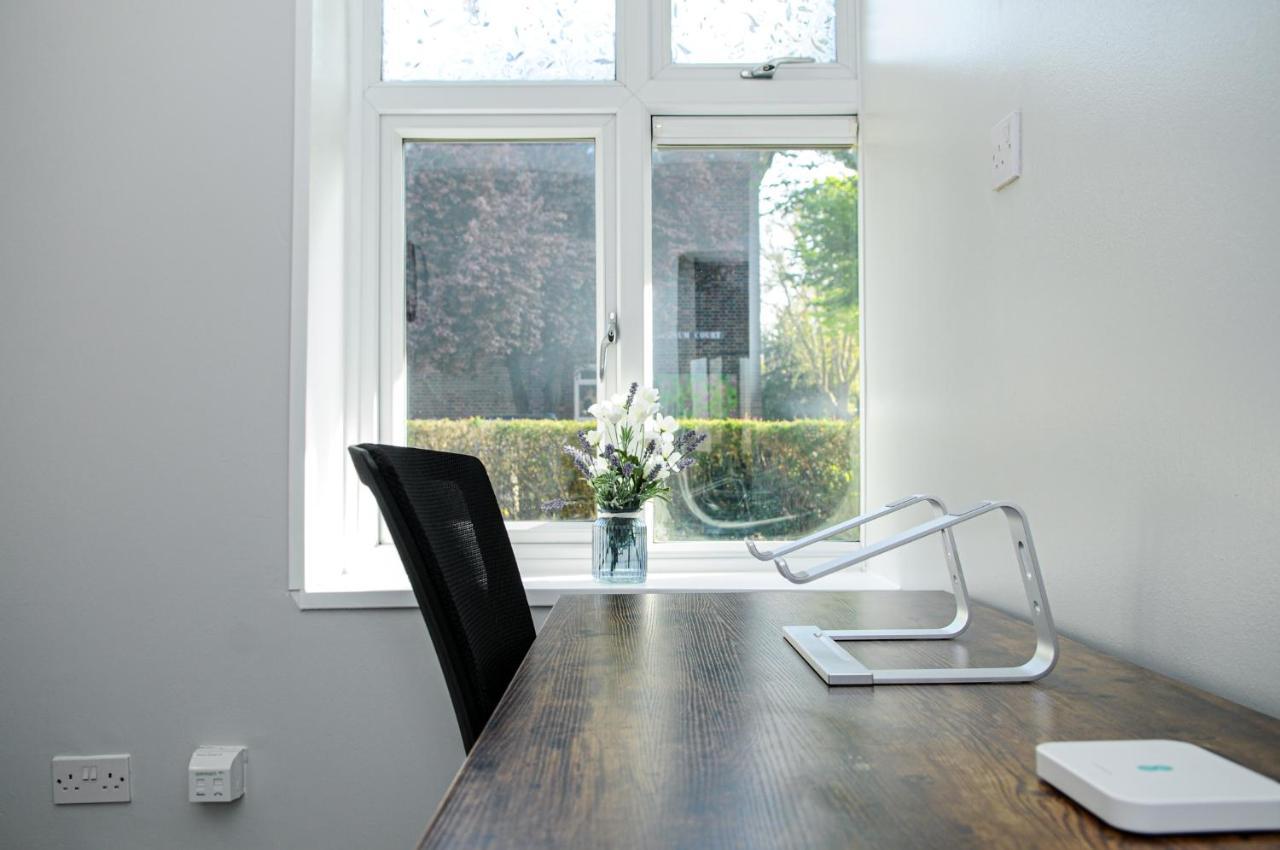 Greater London, 1 Bed London Flat, Parking, Nr Metro Stations, 15Mins To London Apartment ภายนอก รูปภาพ